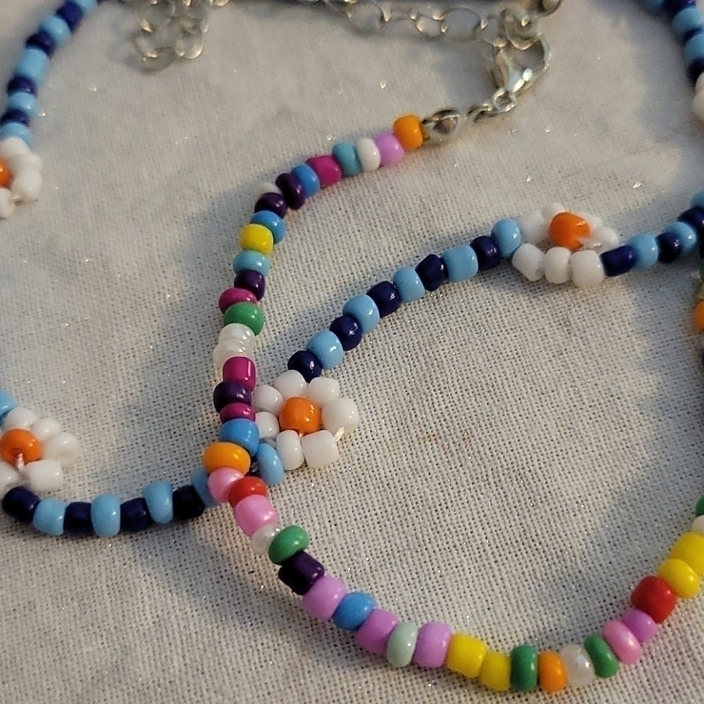 5/$25 BEADED Daisy Chain Flower Anklets - Picture 3 of 3